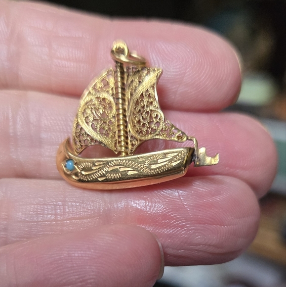 24k gold sail boat with turquoise gem vintage 1940's piece - Picture 3 of 9
